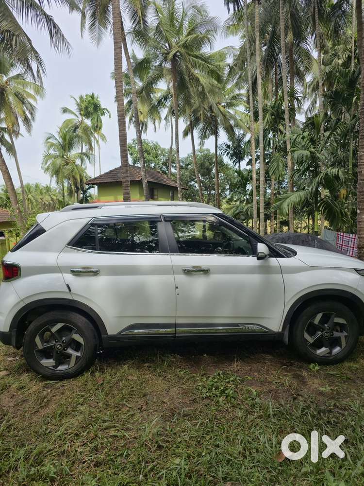 Hyundai Venue 2021 Diesel Well Maintained