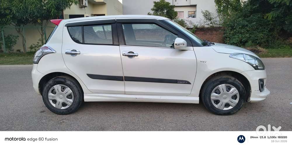 Maruti Suzuki Swift Vxi 1.2 Abs Bs-iv, 2016, Petrol