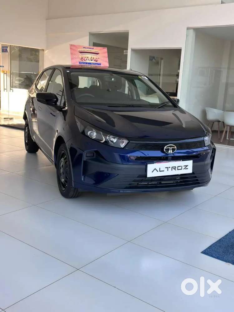 Tata Altroz Available 
Yearback 2025 Models Available &2026 Available