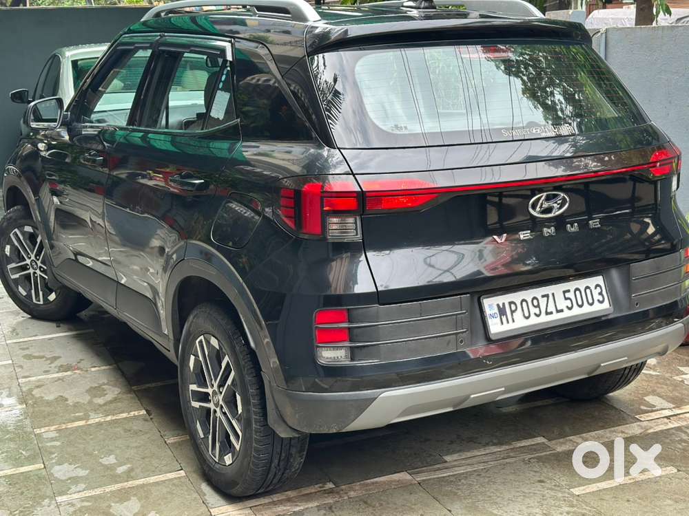 Hyundai Venue Petrol 2023