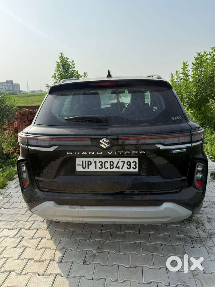 Grand Vitara Black  Panoramic Sunroof