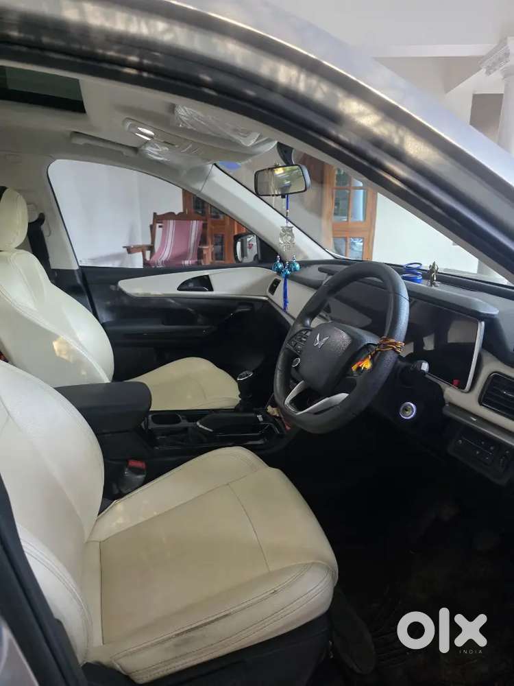 Mahindra Xuv700 Petrol 2023