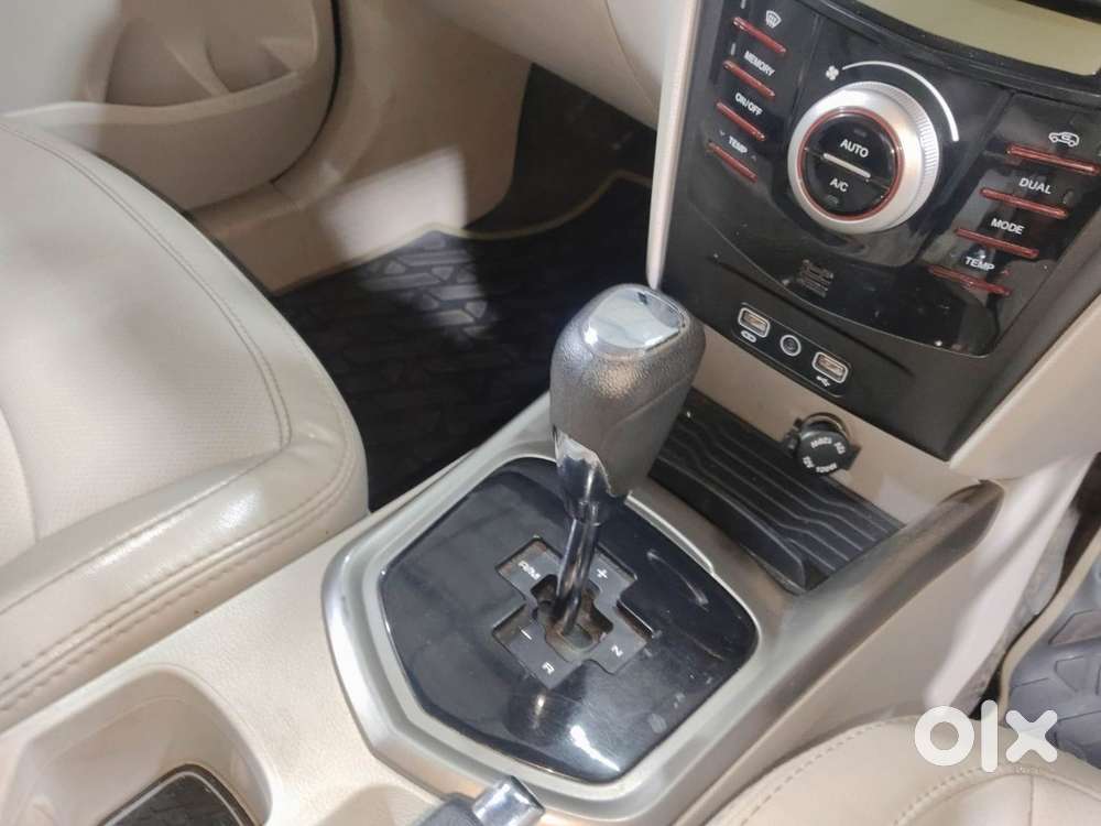 Mahindra Xuv300 W8 (o) 1.5 Diesel Amt, 2022, Diesel