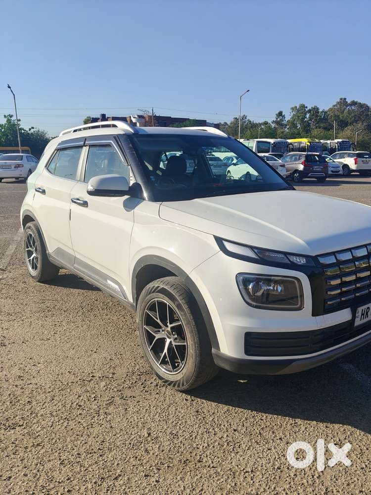 Hyundai Venue Sx Knight Edition Mt, 2023, Petrol