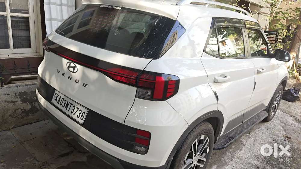 Hyundai Venue 2024 Petrol 6000 Km Driven