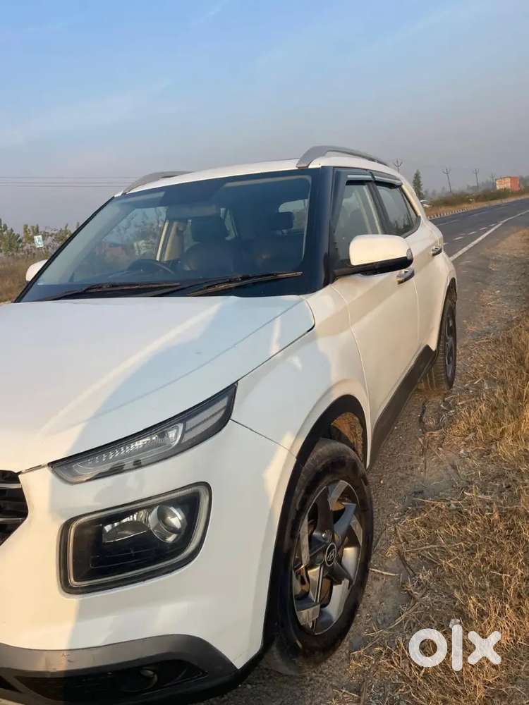 Hyundai Venue 2021 Petrol 61000 Km Driven