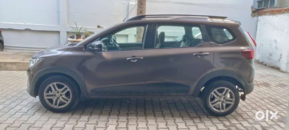 Renault Triber Rxz, 2022, Petrol