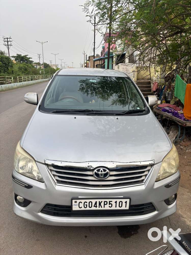 Toyota Innova 2.0 V 2012