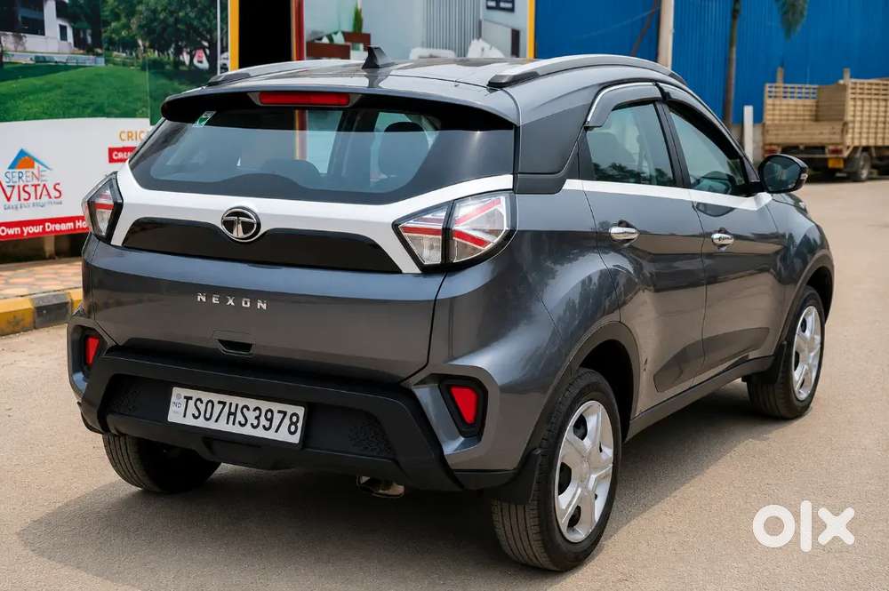 Tata Nexon Sunroof  Dayton Grey  Excellent Condition  Petrol Manual