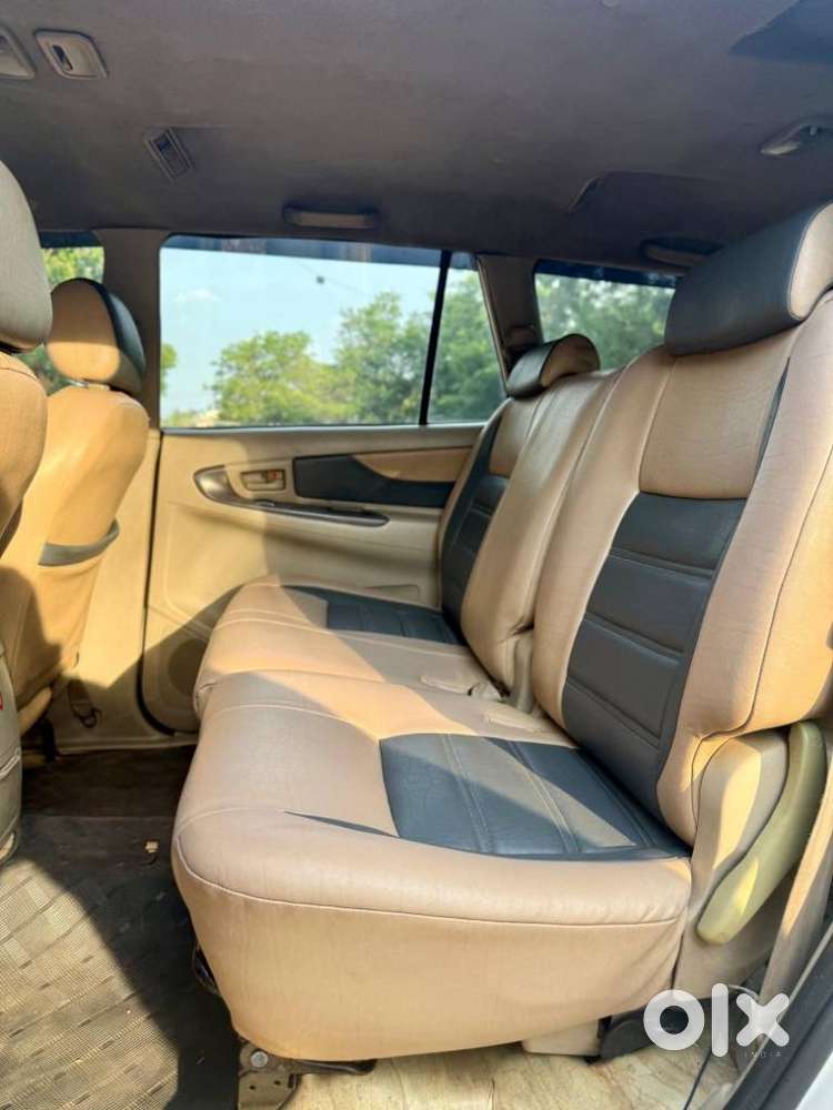 Toyota Innova 2.5 G (diesel) 8 Seater, 2012, Diesel