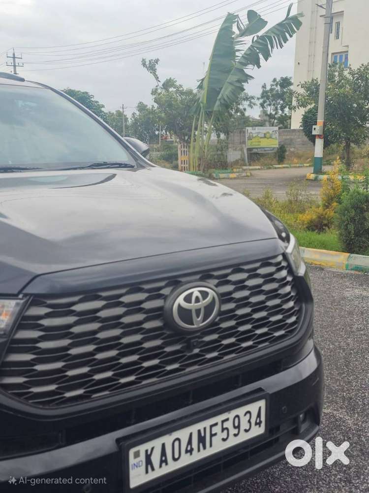 Toyota Innova Hycross 2025 Petrol 4199 Km Driven