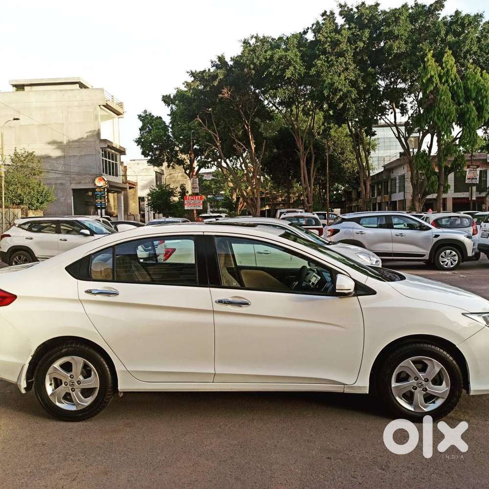 Honda City V At Sunroof I-vtec, 2016, Petrol