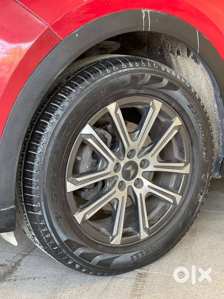 Mahindra Xuv700 2.0 Ax 7 Petrol Mt Str, 2023, Petrol