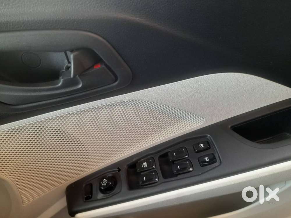 Mahindra Xuv 3xo 2025 Petrol 6990 Km Driven