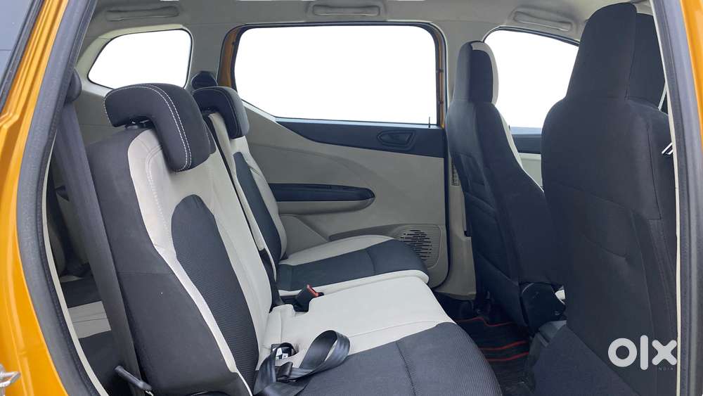 Renault Triber Rxt, 2022, Petrol