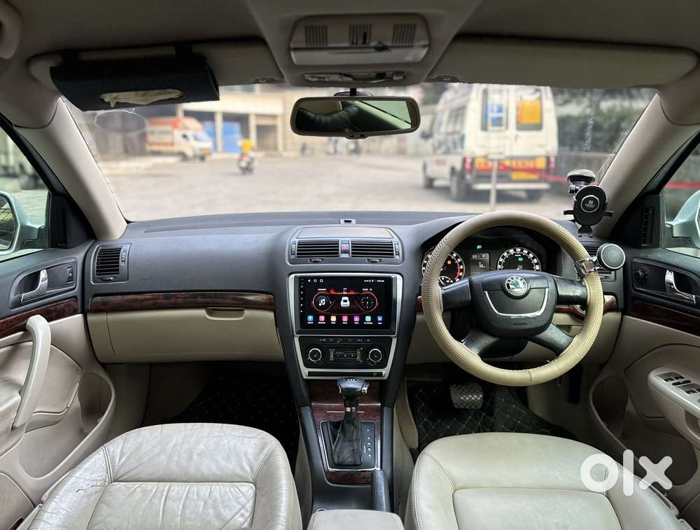 Skoda Laura Ambiente 2.0 Tdi Cr Automatic, 2011, Diesel