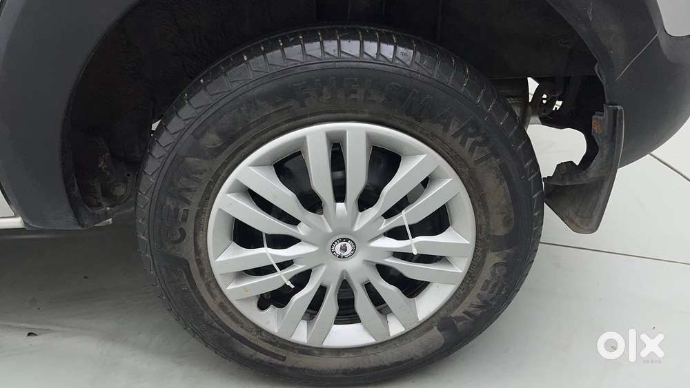 Renault Triber Rxe, 2023, Petrol