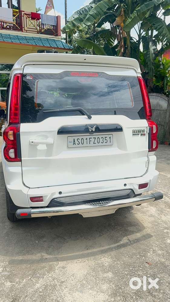 2024 Mahindra Scorpio S11 Classic (white) - Excellent Condition