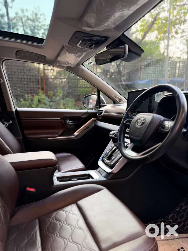 Toyota Innova Hycross 2.0 Zx (o) Hybrid 7 Str, 2024, Petrol