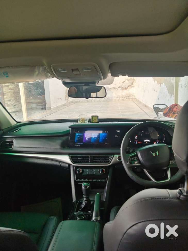 Mahindra Xuv700 2.2 Ax 7 Diesel Mt Str, 2025, Diesel
