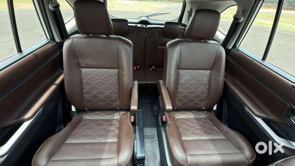 Toyota Innova Hycross 2.0 Zx (o) Hybrid 7 Str, 2025, Petrol
