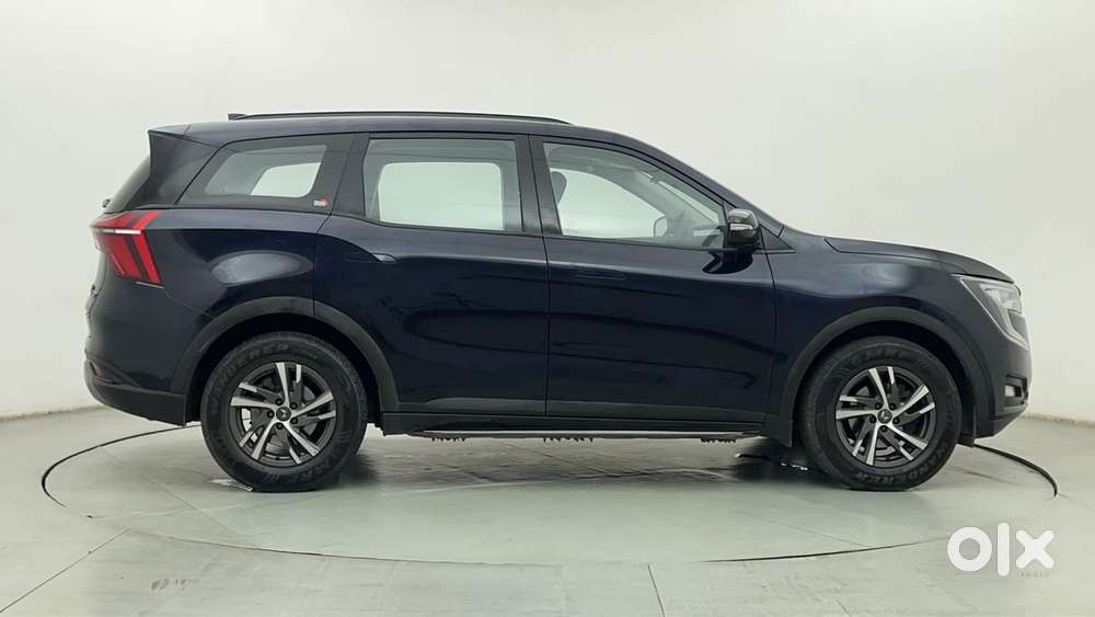 Mahindra Xuv700 2.0 Ax 5 Petrol Mt 7 Str, 2022, Petrol