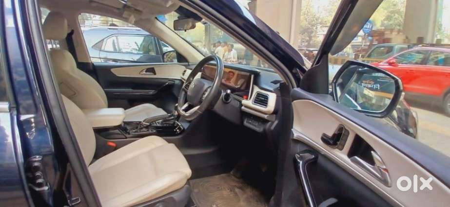 Mahindra Xuv700 2.0 Ax 7 Petrol At Str, 2022, Petrol