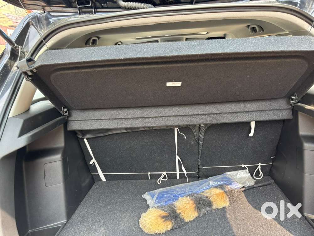Maruti Suzuki Brezza Zxi Smart Hybrid With Sunroof Only 11000 Km