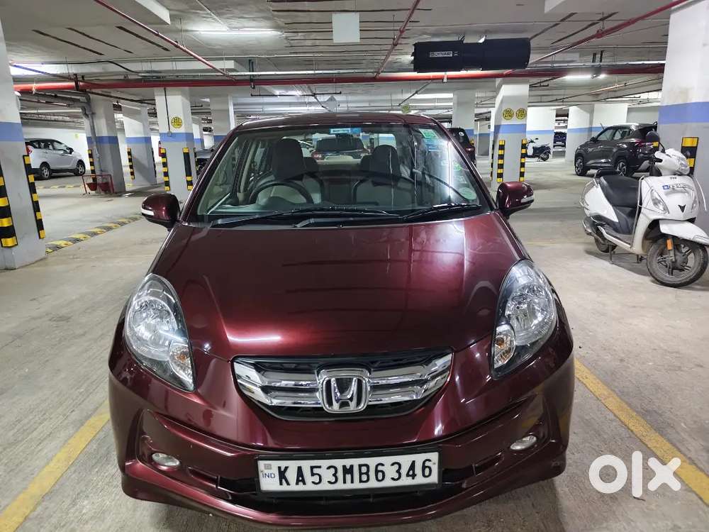 Honda Amaze Top Model 2104 Almost New