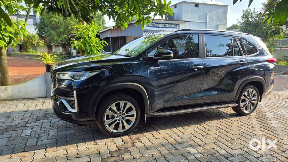 Toyota Innova Hycross 2.0 Zx (o) Hybrid 7 Str, 2023, Petrol