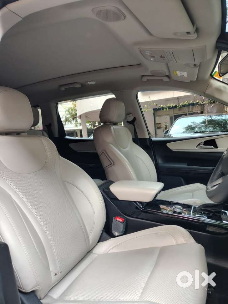 Mahindra Xuv700 Ax7l 6 Str At, 2025, Diesel