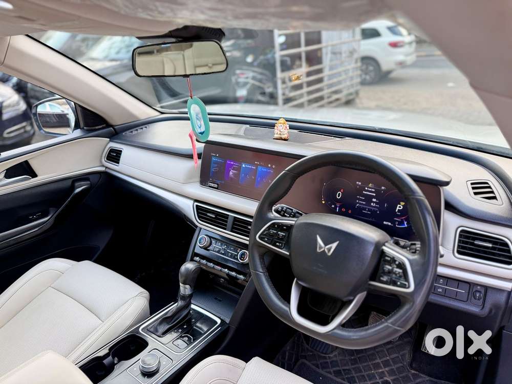 Mahindra Xuv700 2.2 Ax 7 Diesel At Luxury Pack Str Awd, 2022, Diesel