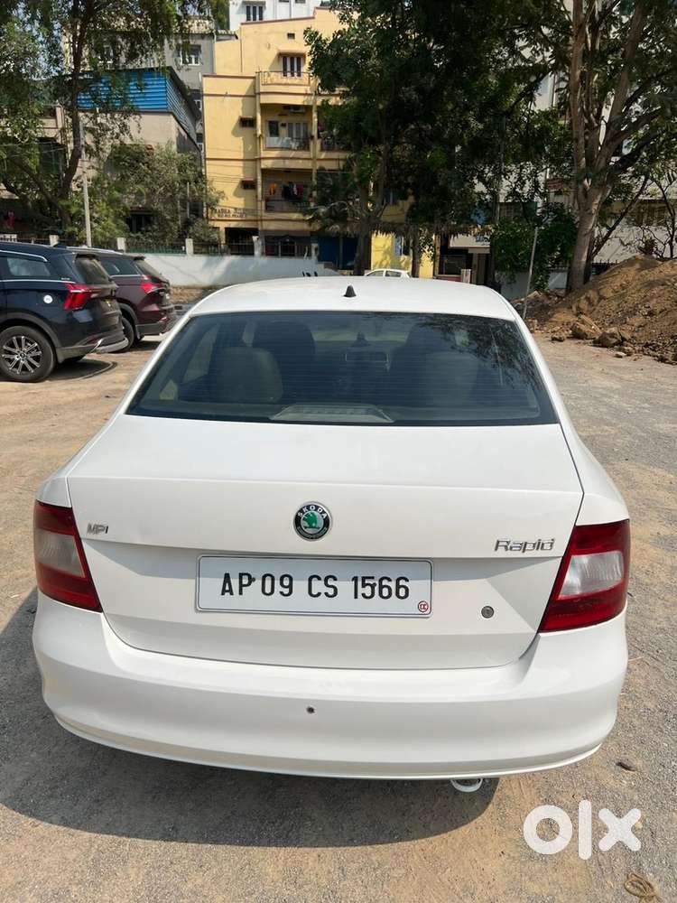 Skoda Rapid Elegance 2012