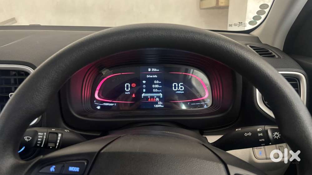 Hyundai Venue Petrol 2024