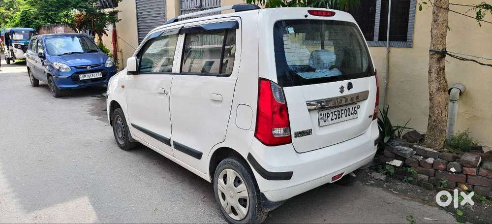 सेंट्रल लॉकिंग पावर विंडो नवंबर 2014 का मॉडल सारे टायर्स नए हैं और भी