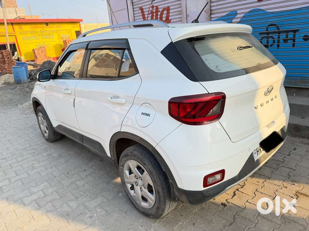 Hyundai Venue 2021 Petrol Well Maintained
