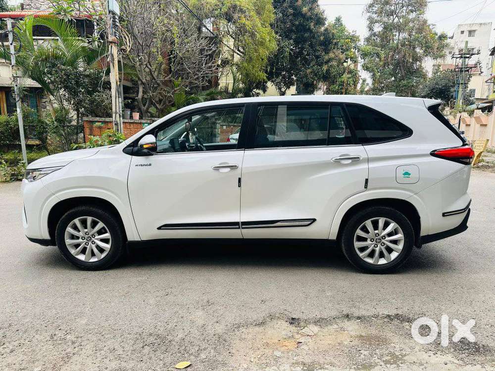 Toyota Innova Hycross 2.0 Vx Hybrid 7 Str, 2024, Petrol