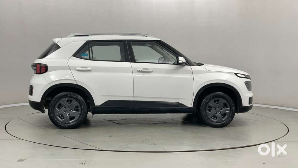 Hyundai Venue Sx, 2023, Cng & Hybrids