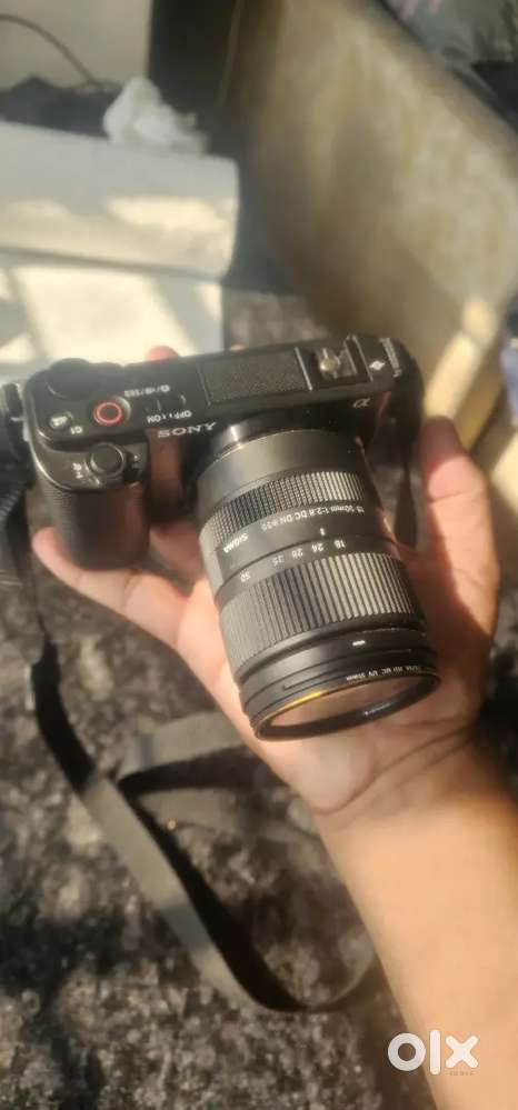 SONY ZV E10 AND 18-55 LENS SIGMA