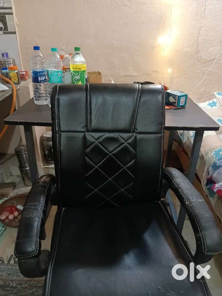 Premium Black Leather Office/Executive Chair in Good Condition.