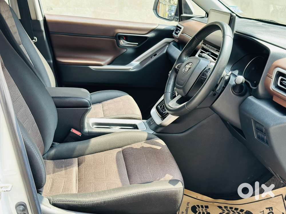 Toyota Innova Hycross 2.0 Vx (o) Hybrid 8 Str, 2025, Petrol