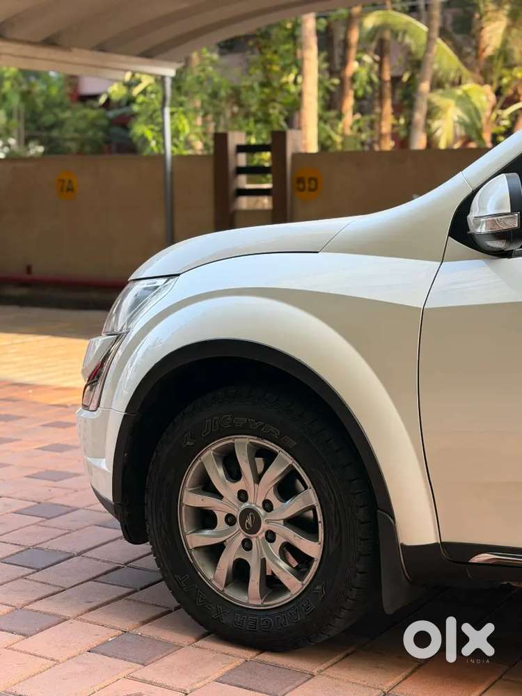 Mahindra Xuv500 W9 Diesel Manual Single Owner Sunroof 2018 Model