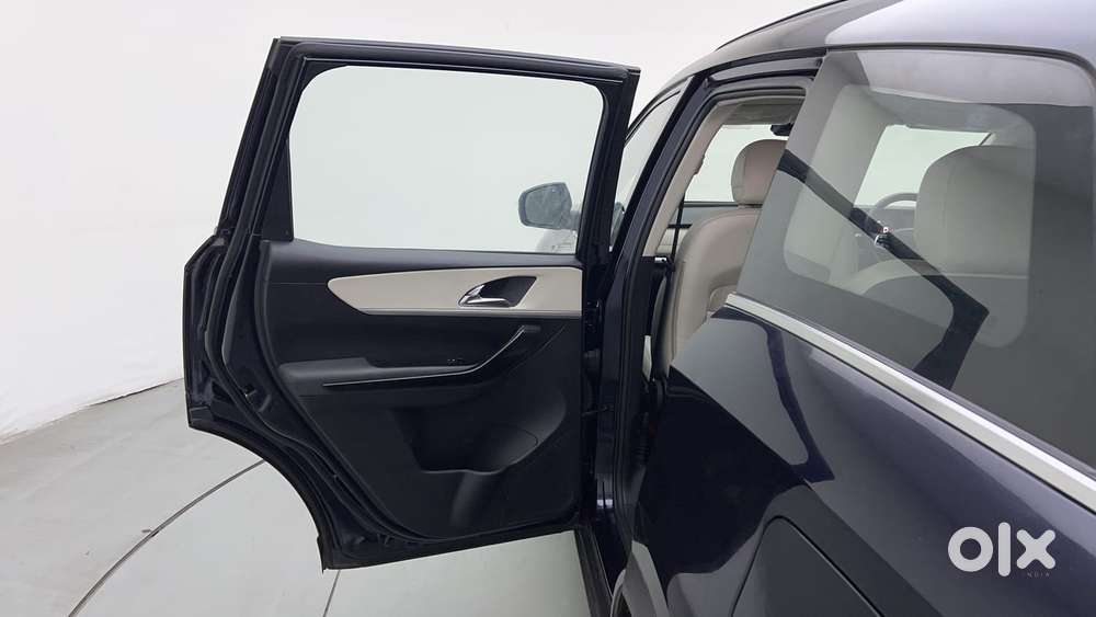 Mahindra Xuv700 2.2 Ax 7 Diesel At Str, 2022, Diesel