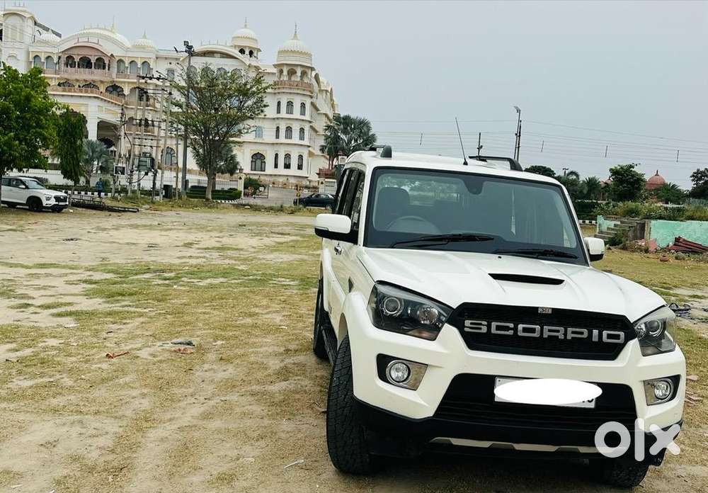 Mahindra Scorpio S11