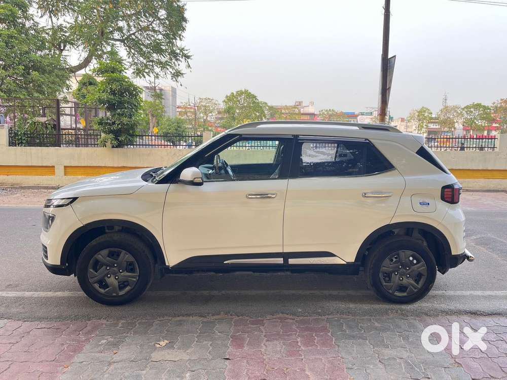 Hyundai Venue 1.2 S (o), 2024, Petrol