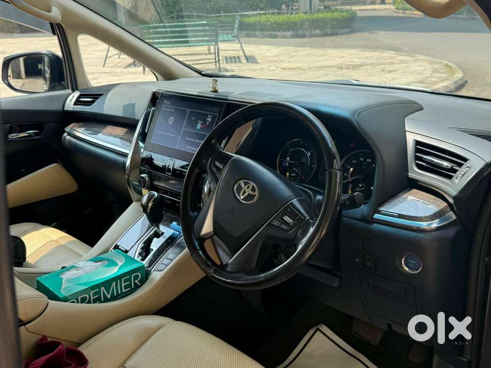 Toyota Vellfire 2.5 Executive Lounge, 2021, Petrol
