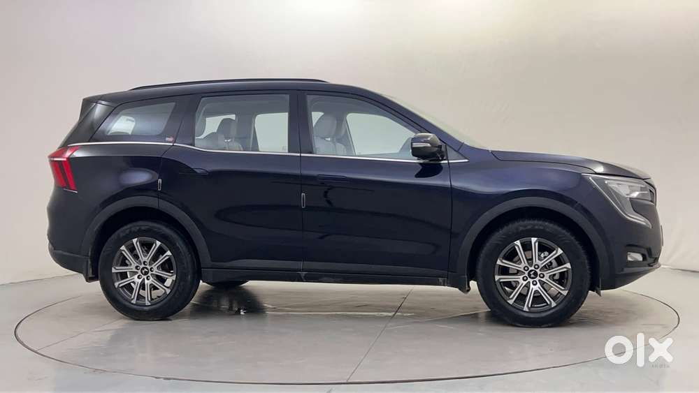 Mahindra Xuv700 2.0 Ax 7 Petrol Mt Str, 2025, Petrol
