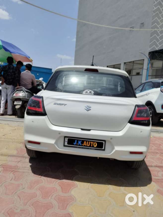 Maruti Suzuki Swift Vxi + Manual, 2024, Petrol