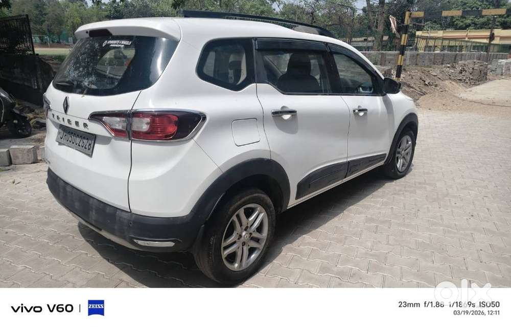 Renault Triber 1.0 Rxz Dual Tone, 2022, Petrol