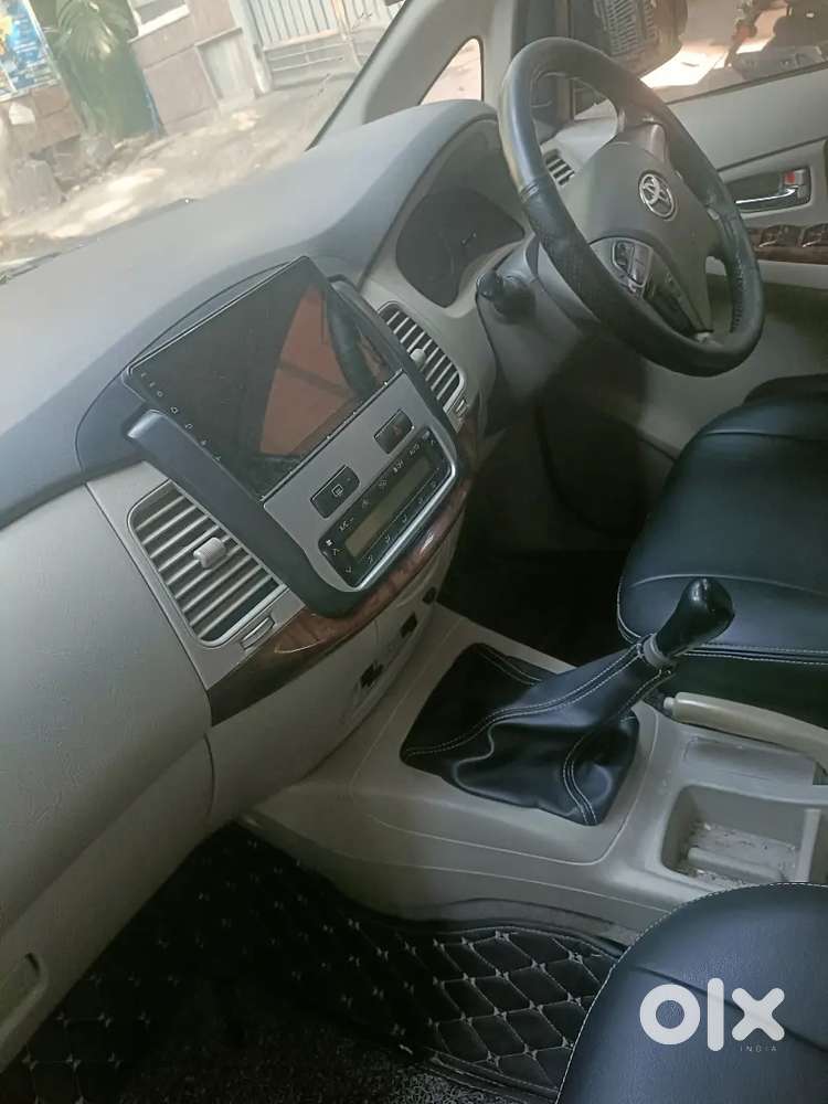 Toyota Innova 2013 Diesel 236000 Km Driven, Company Service